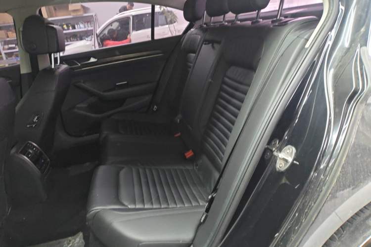 Used Volkswagen Magotan 2018 Facelift 330TSI DSG Luxury Model Left Rear Seat