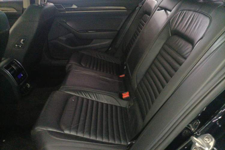 Used Volkswagen Magotan 2018 Facelift 330TSI DSG Luxury Model Left Rear Seat