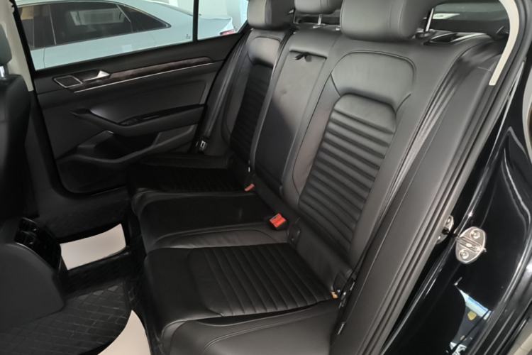 Used Volkswagen Magotan 2018 Facelift 330TSI DSG Luxury Model Left Rear Seat