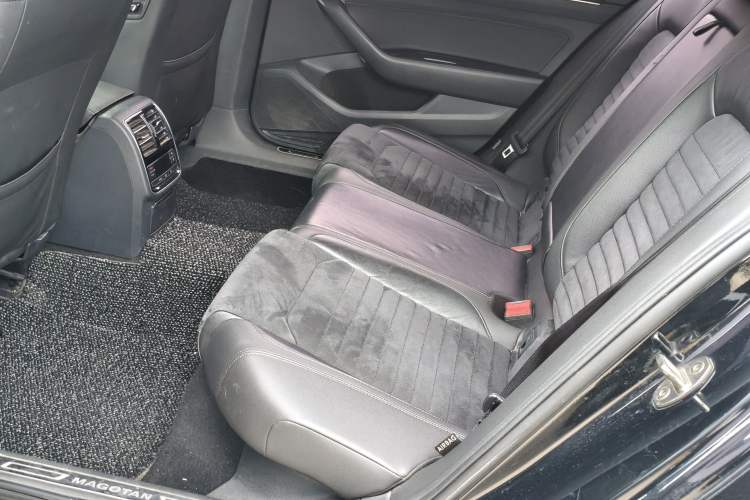 Used Volkswagen Magotan 2018 330TSI DSG Luxury Model Left Rear Seat