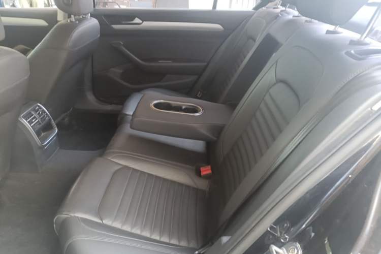Used Volkswagen Magotan 2018 280TSI DSG Comfort Model Left Rear Seat