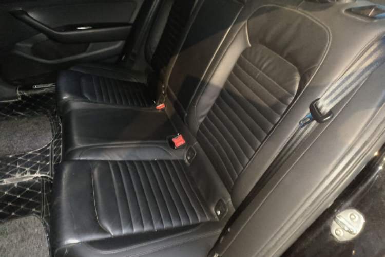 Used Volkswagen Magotan 2018 Facelift 330TSI DSG Luxury Model Left Rear Seat