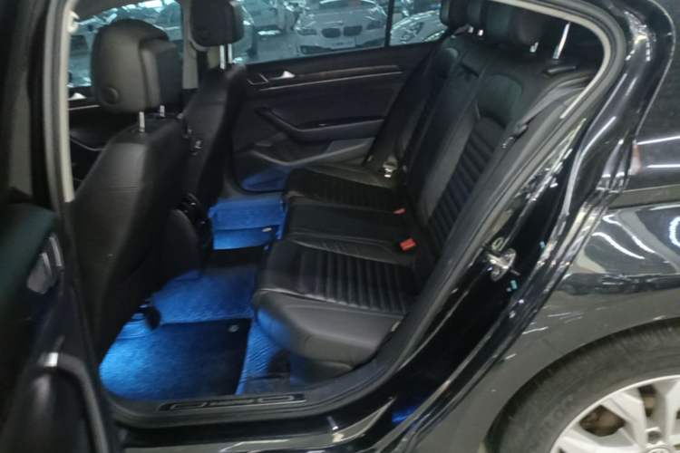 Used Volkswagen Magotan 2018 Facelift 330TSI DSG Luxury Model Left Rear Seat