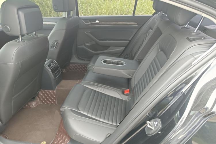 Used Volkswagen Magotan 2018 Facelift 330TSI DSG Luxury Model Left Rear Seat