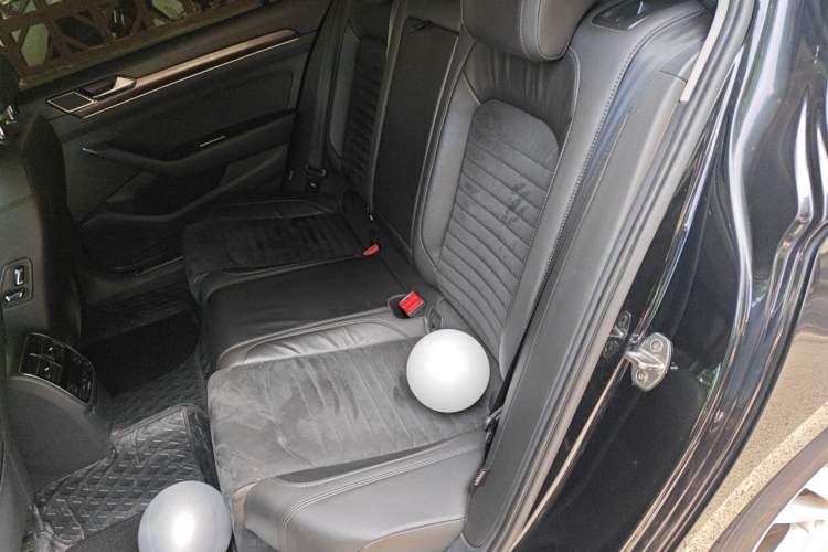 Used Volkswagen Magotan 2018 330TSI DSG Luxury Model Left Rear Seat