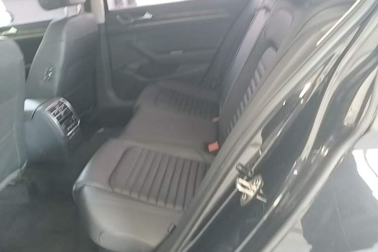 Used Volkswagen Magotan 2018 Facelift 330TSI DSG Luxury Model Left Rear Seat