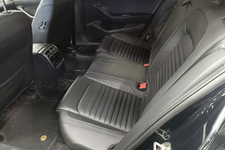 Used Volkswagen Magotan 2018 Facelift 380TSI DSG Luxury Version Left Rear Seat