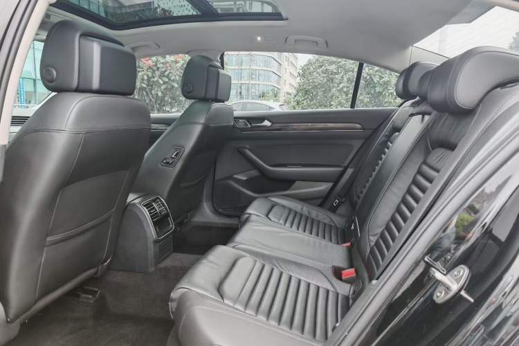 Used Volkswagen Magotan 2018 280TSI DSG Leading Model Left Rear Seat