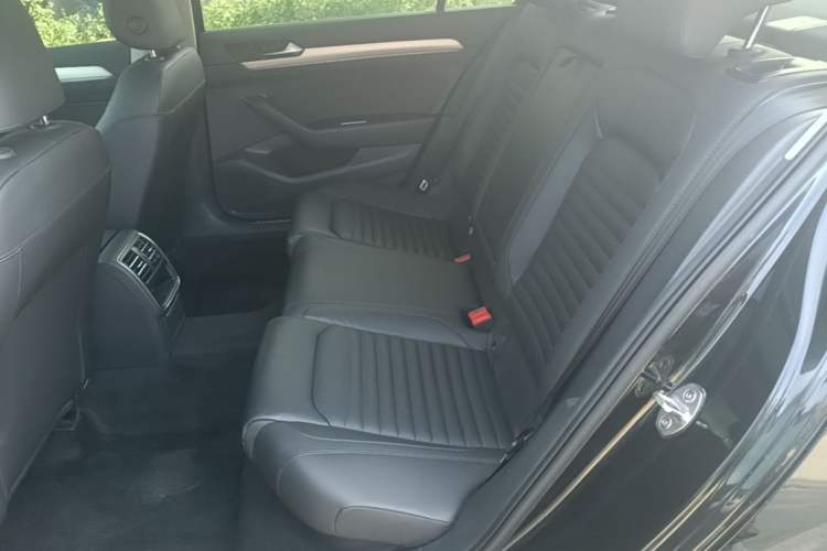 Used Volkswagen Magotan 2018 280TSI DSG Comfort Model Left Rear Seat