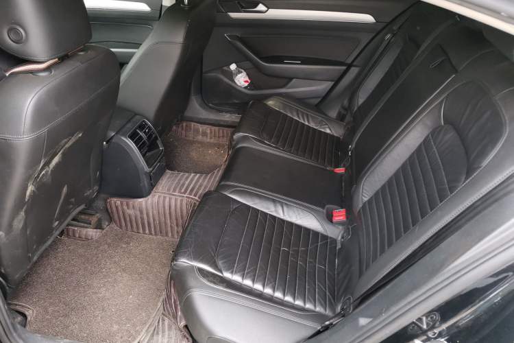 Used Volkswagen Magotan 2018 280TSI DSG Comfort Model Left Rear Seat