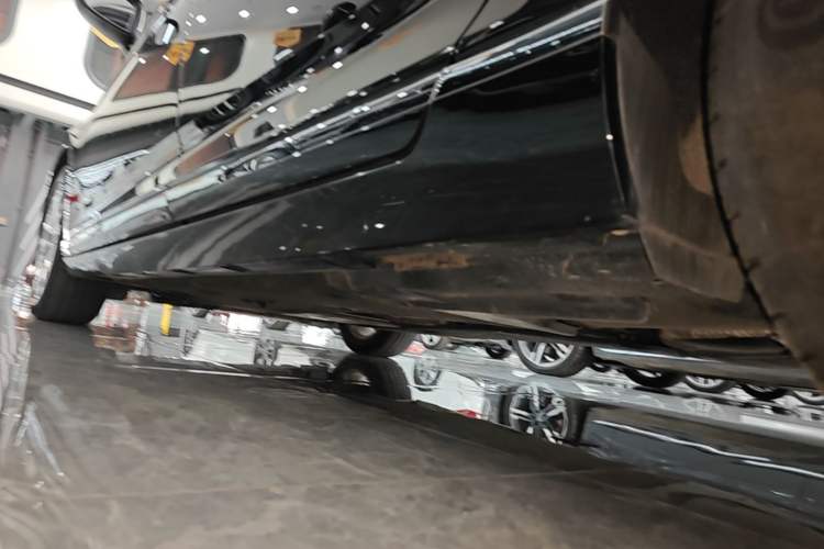 Used Volkswagen Magotan 2018 Facelift 330TSI DSG Luxury Model Left Side Sill
