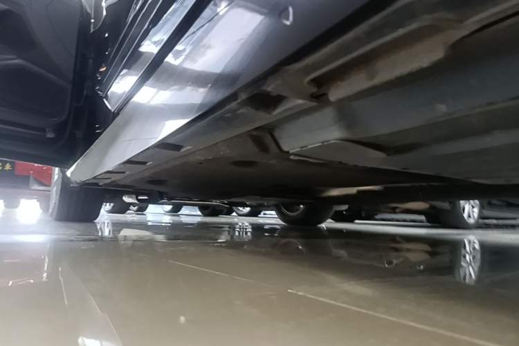 Used Volkswagen Magotan 2018 280TSI DSG Leading Model Left Side Sill