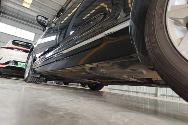 Used Volkswagen Magotan 2018 330TSI DSG Luxury Model Left Side Sill