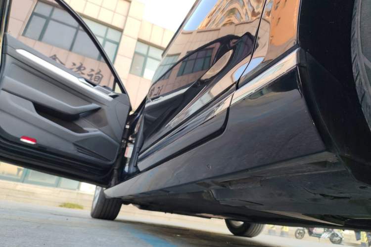 Used Volkswagen Magotan 2018 330TSI DSG Advanced Model Left Side Sill