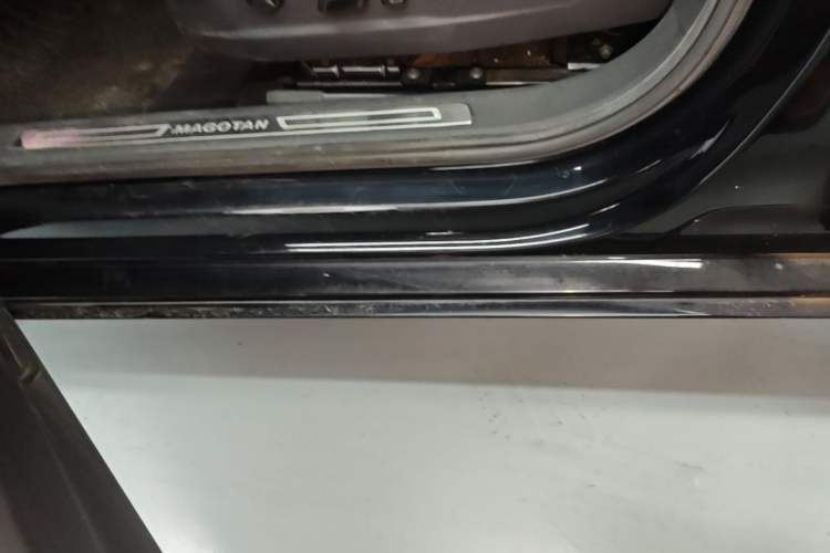 Used Volkswagen Magotan 2018 Facelift 330TSI DSG Luxury Model Left Side Sill