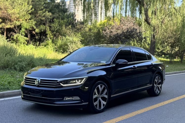 Used Volkswagen Magotan 2018 330TSI DSG Luxury Model Guazi used car, China used car export, Used car for sale, Used Volkswagen cars, Cheapest cars for sale