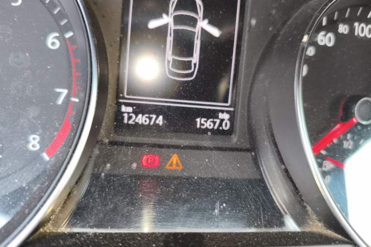 Used Volkswagen Magotan 2018 330TSI DSG Advanced Model Odometer Close Up