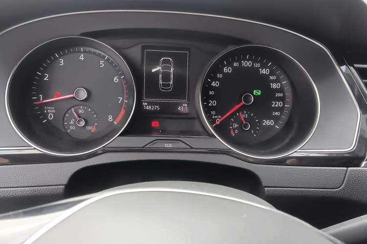 Used Volkswagen Magotan 2018 Facelift 330TSI DSG Luxury Model Odometer Close Up