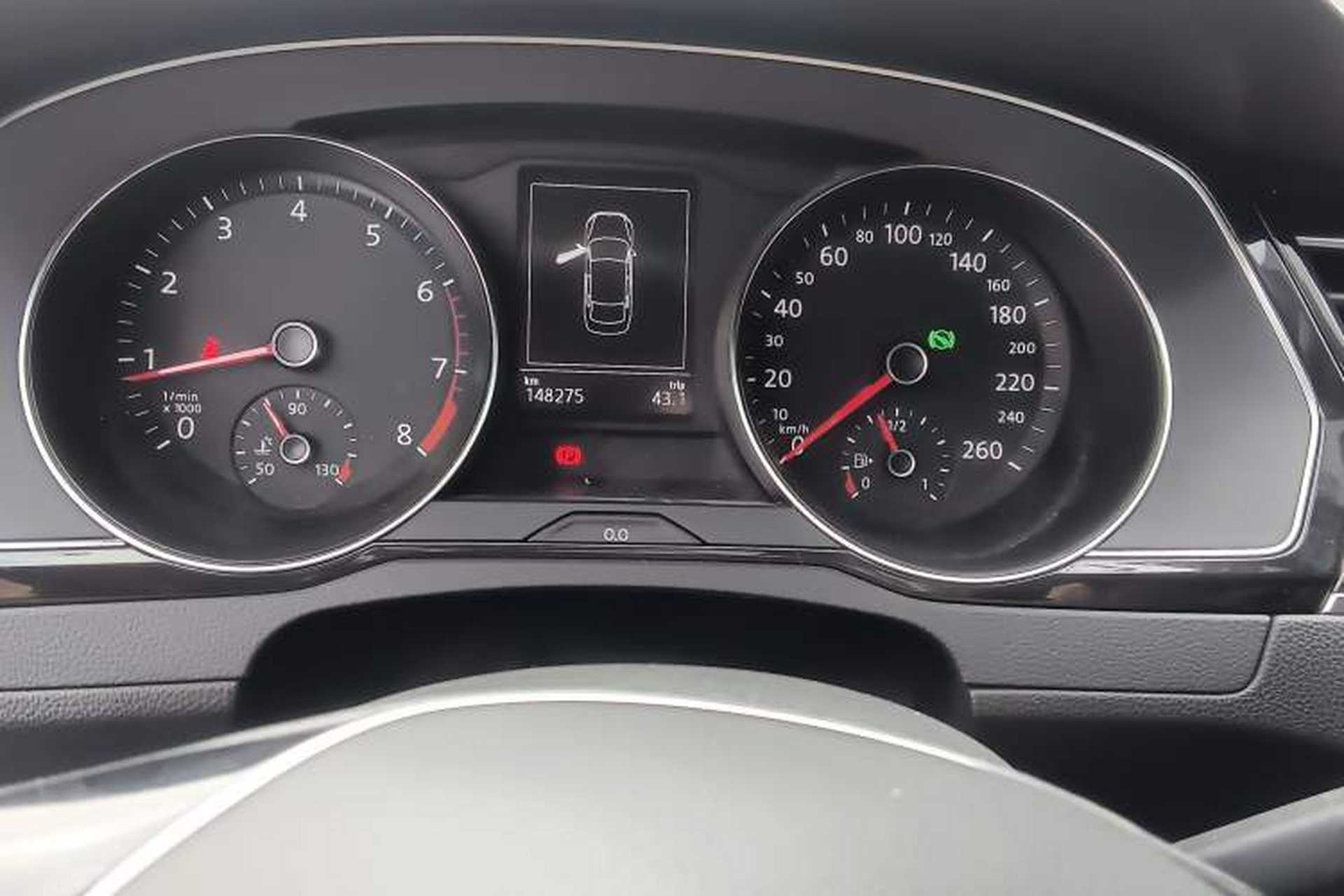 Used Volkswagen Magotan 2018 Facelift 330TSI DSG Luxury Model Odometer Close Up
