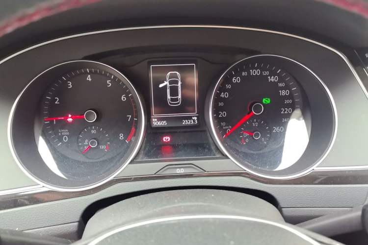 Used Volkswagen Magotan 2018 330TSI DSG Advanced Model Odometer Close Up