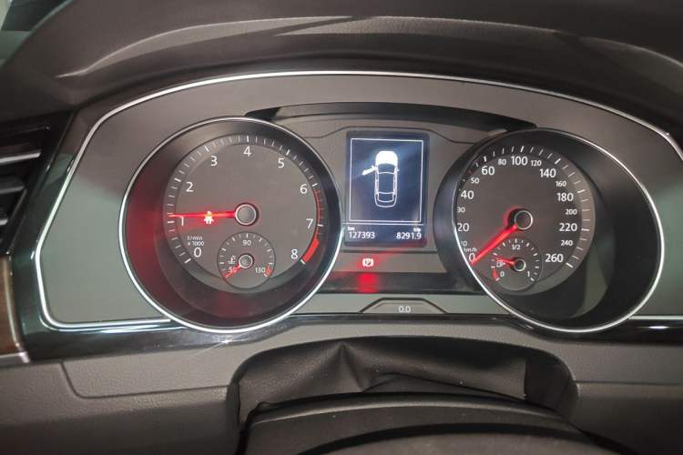 Used Volkswagen Magotan 2018 Facelift 330TSI DSG Luxury Model Odometer Close Up
