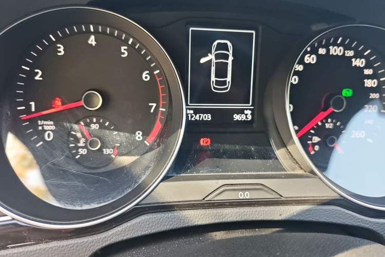 Used Volkswagen Magotan 2018 Facelift 330TSI DSG Luxury Model Odometer Close Up