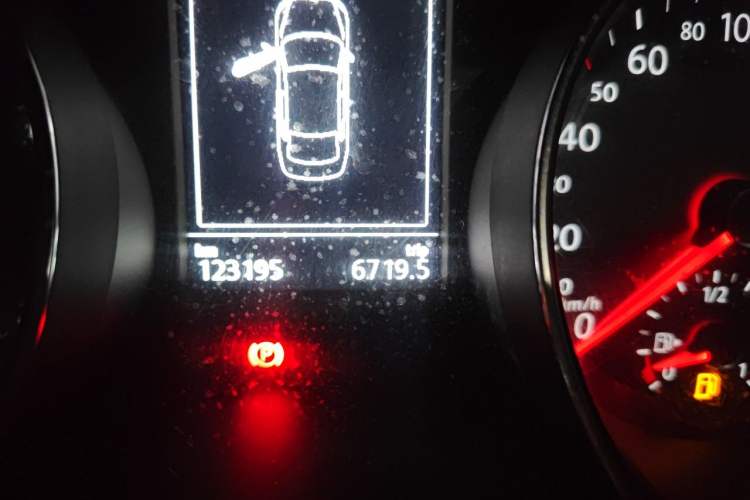 Used Volkswagen Magotan 2018 330TSI DSG Advanced Model Odometer Close Up