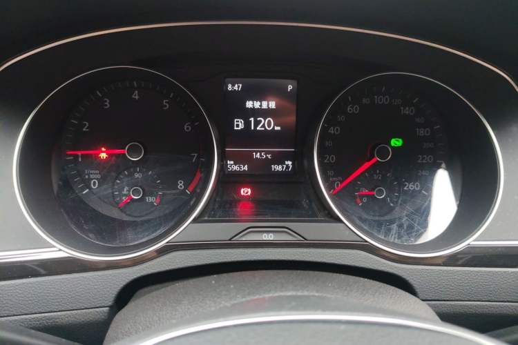 Used Volkswagen Magotan 2018 Facelift 330TSI DSG Luxury Model Odometer Close Up