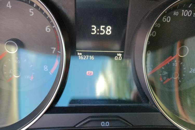 Used Volkswagen Magotan 2018 Facelift 330TSI DSG Luxury Model Odometer Close Up