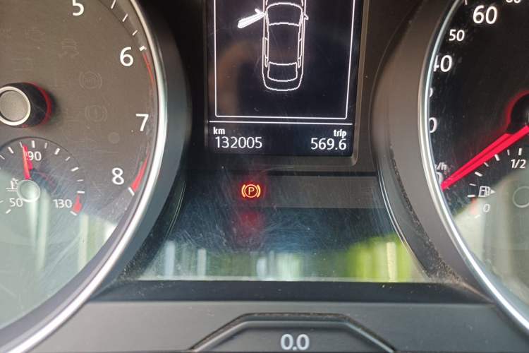 Used Volkswagen Magotan 2018 Facelift 330TSI DSG Luxury Model Odometer Close Up