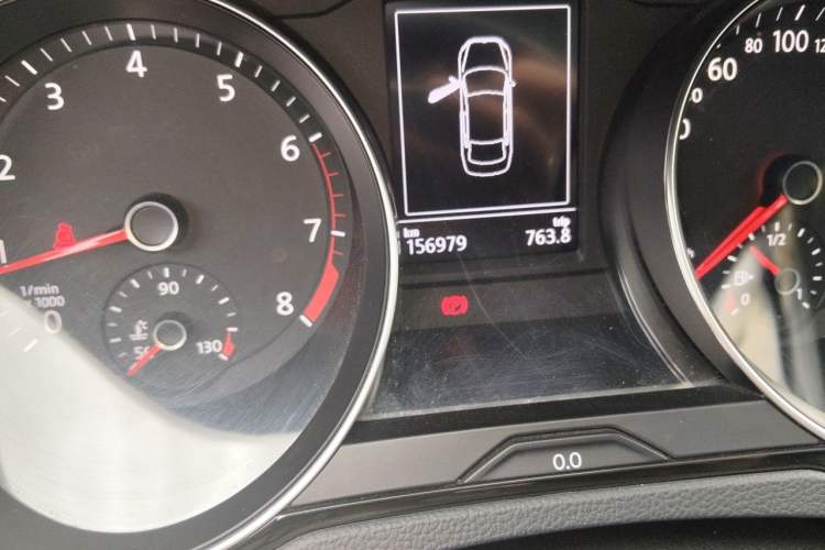 Used Volkswagen Magotan 2018 330TSI DSG Advanced Model Odometer Close Up
