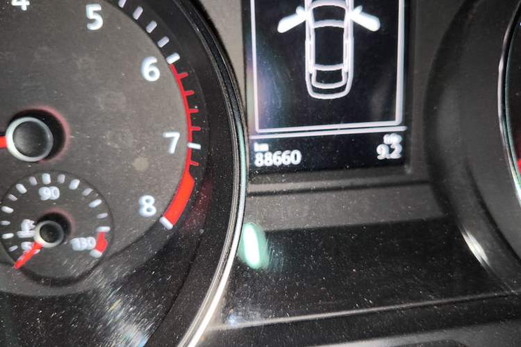 Used Volkswagen Magotan 2018 330TSI DSG Luxury Model Odometer Close Up