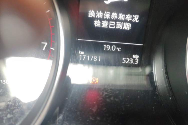 Used Volkswagen Magotan 2018 330TSI DSG Luxury Model Odometer Close Up