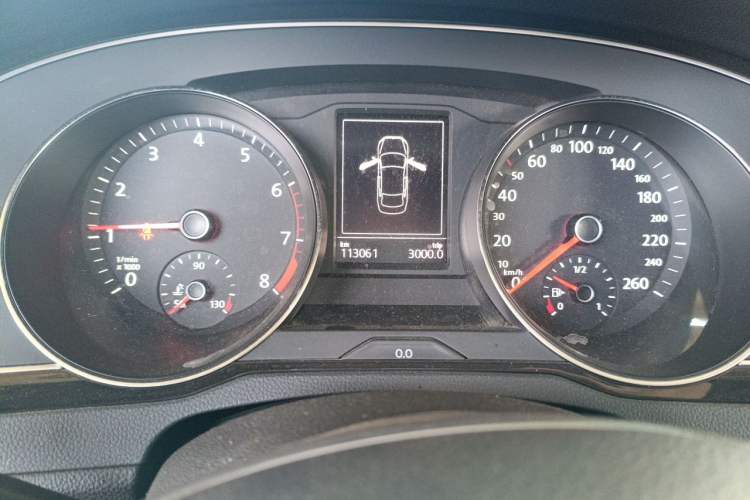 Used Volkswagen Magotan 2018 330TSI DSG Luxury Model Odometer Close Up