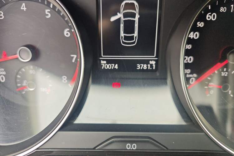 Used Volkswagen Magotan 2018 Facelift 330TSI DSG Luxury Model Odometer Close Up