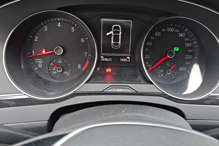 Used Volkswagen Magotan 2018 330TSI DSG Advanced Model Odometer Close Up