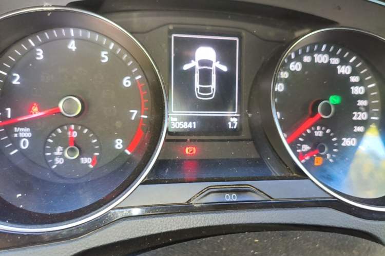 Used Volkswagen Magotan 2018 330TSI DSG Advanced Model Odometer Close Up