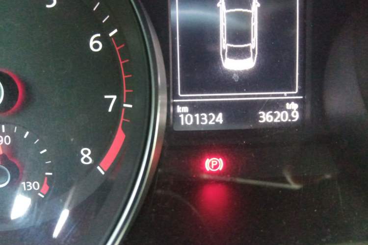 Used Volkswagen Magotan 2018 330TSI DSG Advanced Model Odometer Close Up
