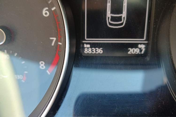 Used Volkswagen Magotan 2018 330TSI DSG Luxury Model Odometer Close Up