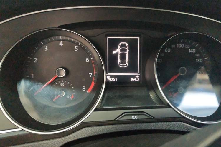 Used Volkswagen Magotan 2018 330TSI DSG Luxury Model Odometer Close Up