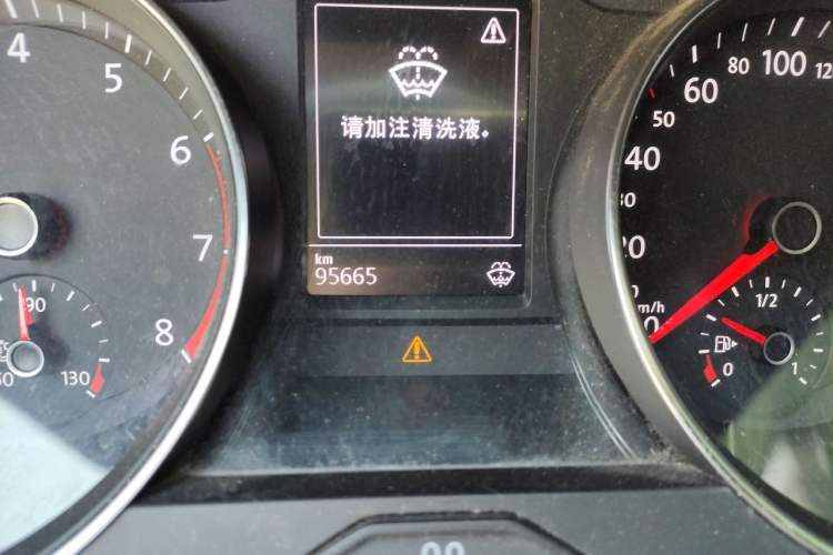Used Volkswagen Magotan 2018 330TSI DSG Luxury Model Odometer Close Up