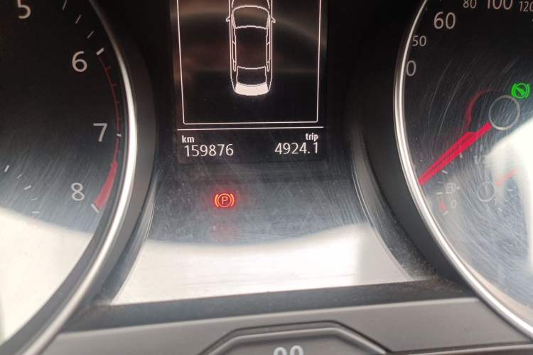 Used Volkswagen Magotan 2018 330TSI DSG Luxury Model Odometer Close Up
