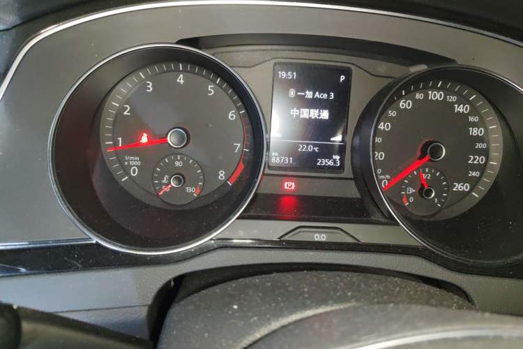 Used Volkswagen Magotan 2018 330TSI DSG Luxury Model Odometer Close Up