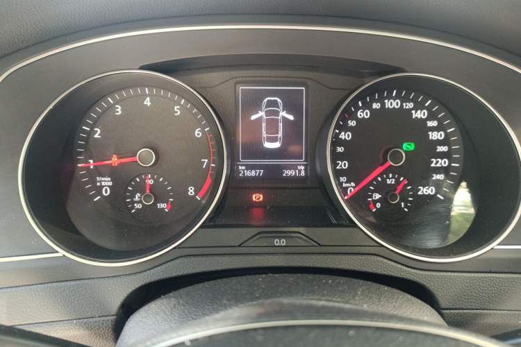 Used Volkswagen Magotan 2018 280TSI DSG Comfort Model Odometer Close Up