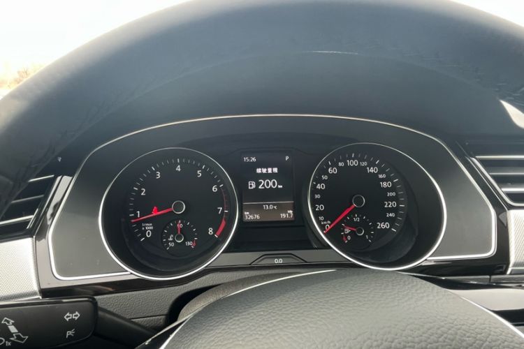 Used Volkswagen Magotan 2018 330TSI DSG Advanced Model Odometer Close Up