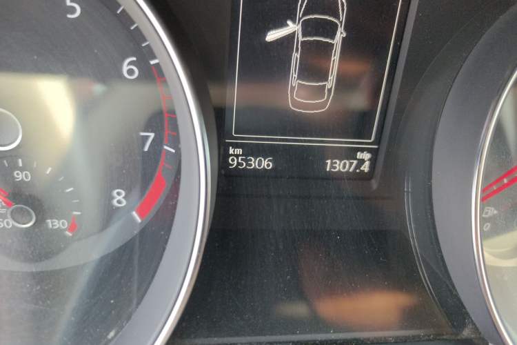 Used Volkswagen Magotan 2018 330TSI DSG Luxury Model Odometer Close Up