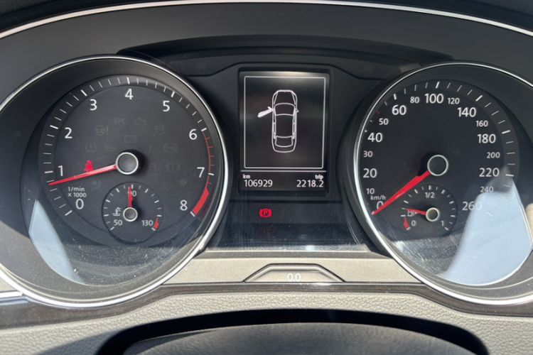Used Volkswagen Magotan 2018 Facelift 330TSI DSG Luxury Model Odometer Close Up