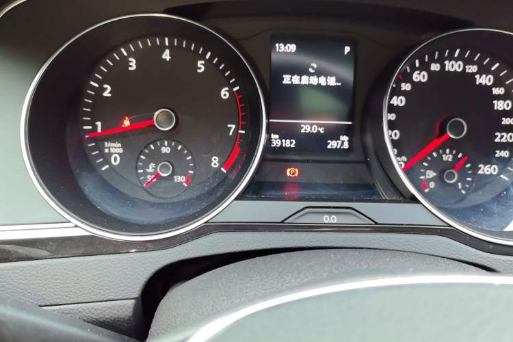 Used Volkswagen Magotan 2018 330TSI DSG Advanced Model Odometer Close Up