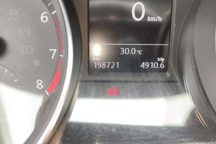 Used Volkswagen Magotan 2018 330TSI DSG Luxury Model Odometer Close Up