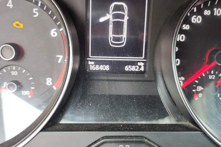 Used Volkswagen Magotan 2018 330TSI DSG Advanced Model Odometer Close Up